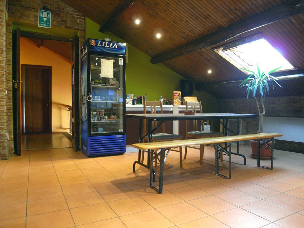 Hostel California Milano Eksteriør bilde