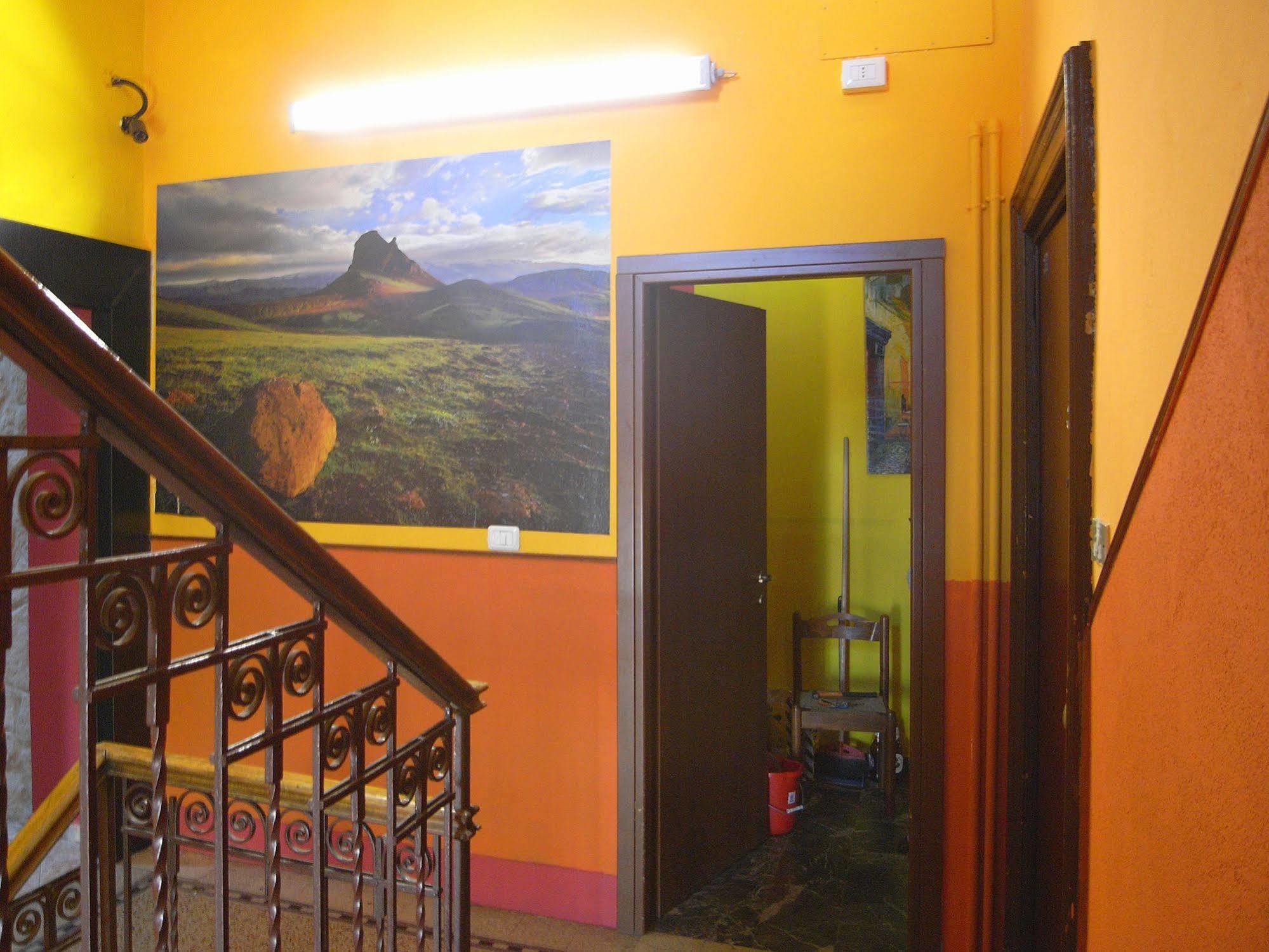 Hostel California Milano Eksteriør bilde