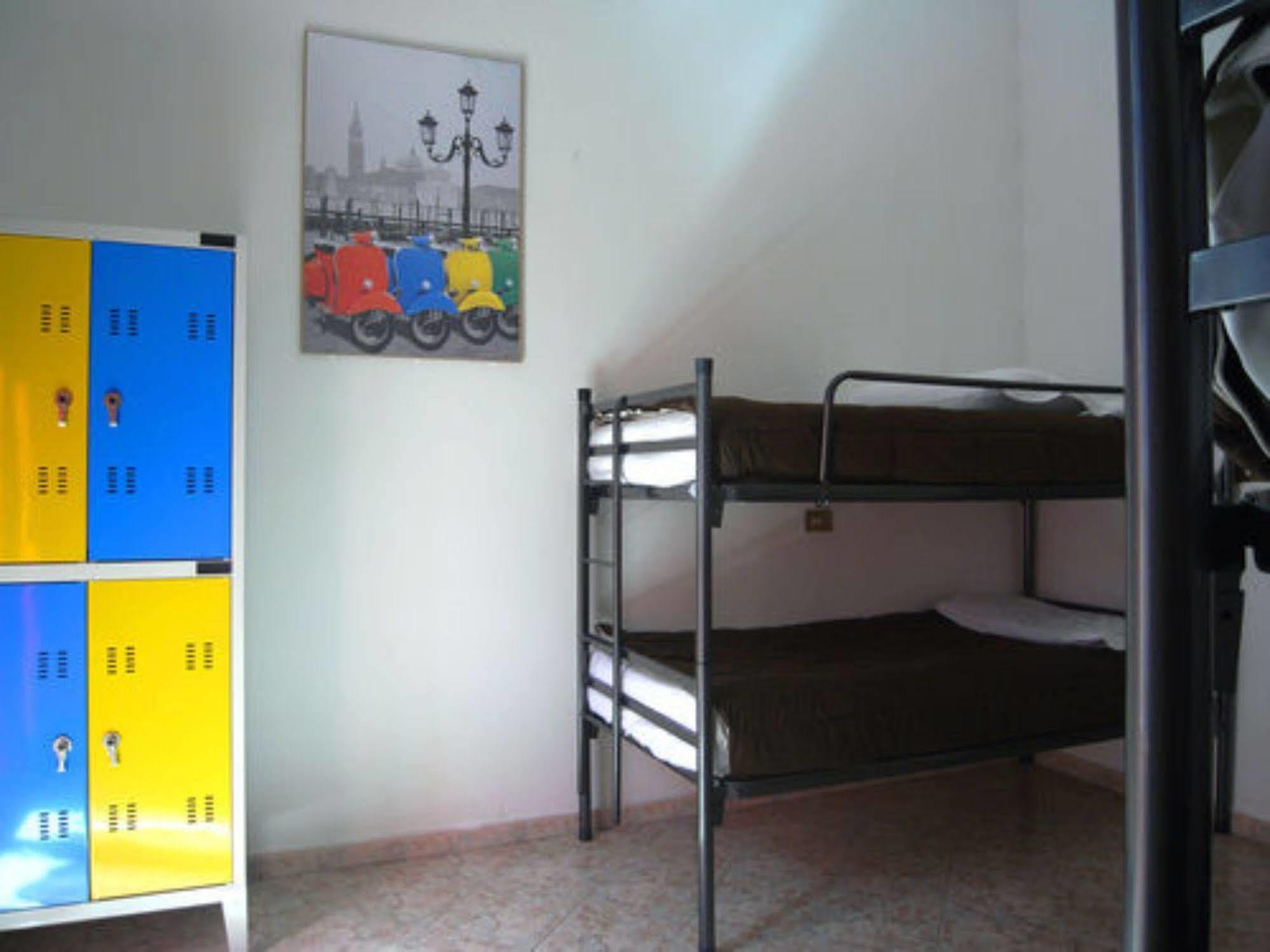 Hostel California Milano Eksteriør bilde