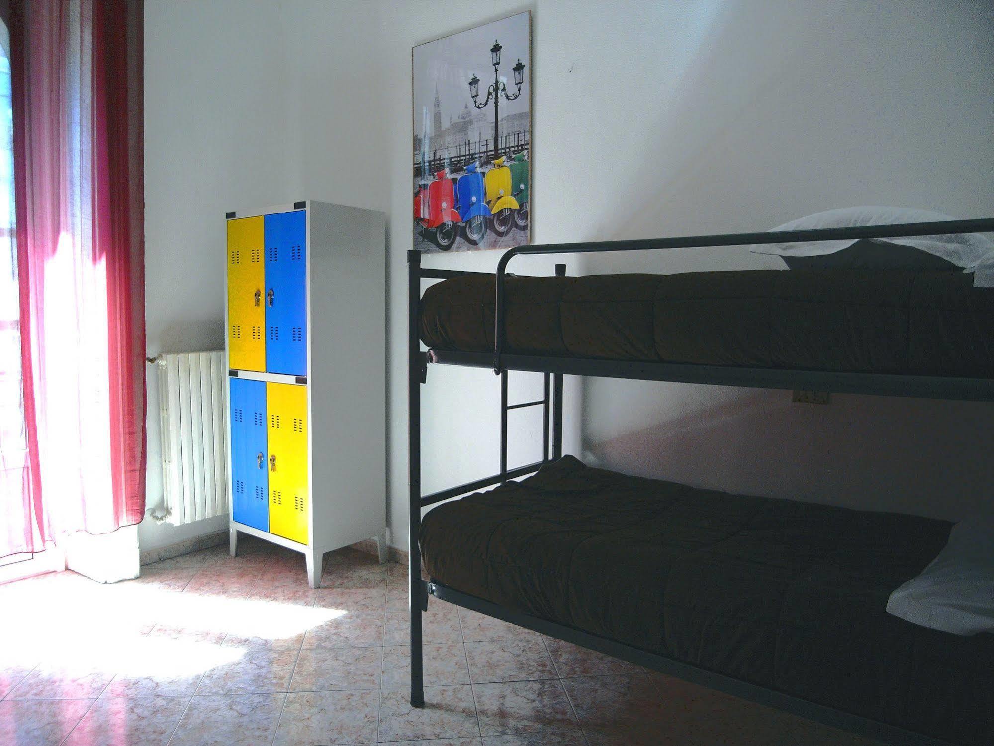 Hostel California Milano Eksteriør bilde