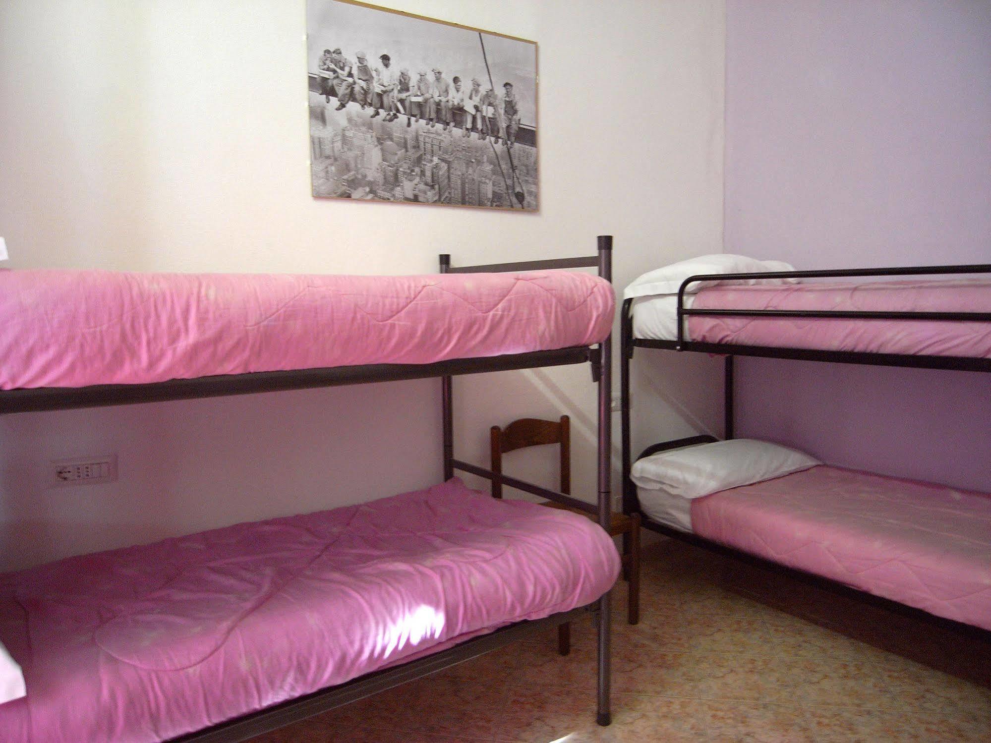 Hostel California Milano Eksteriør bilde