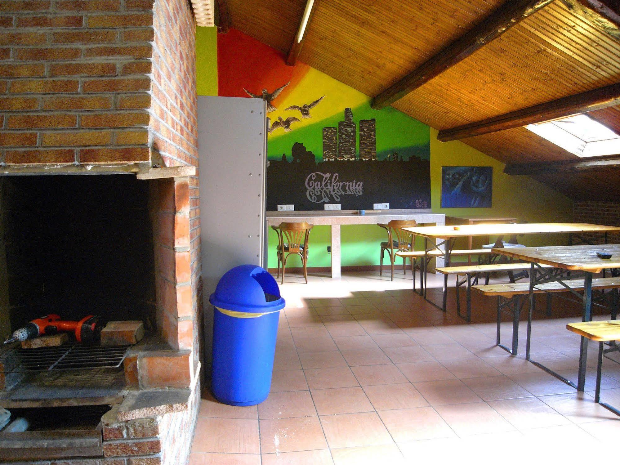 Hostel California Milano Eksteriør bilde