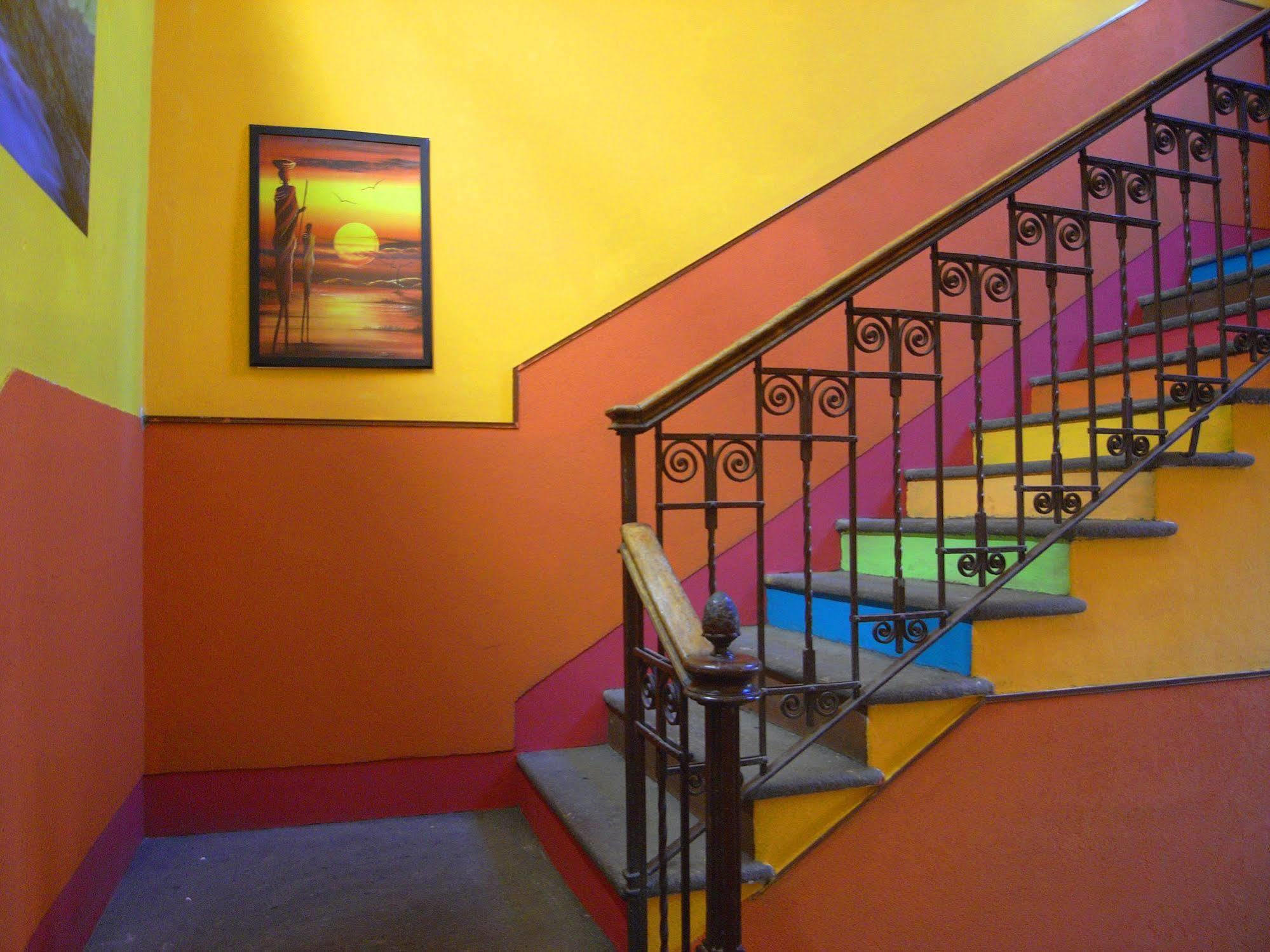 Hostel California Milano Eksteriør bilde